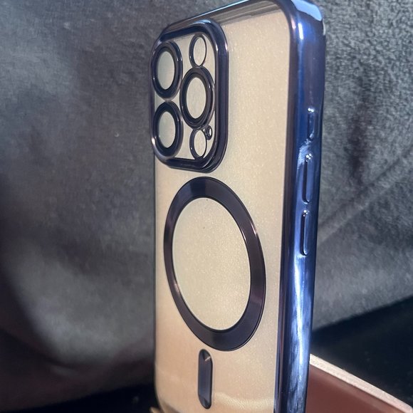 iPhone 15 Pro Case - Luxury | Clear Soft Silicone | Magnetic Wireless Charging - Picture 4 of 9